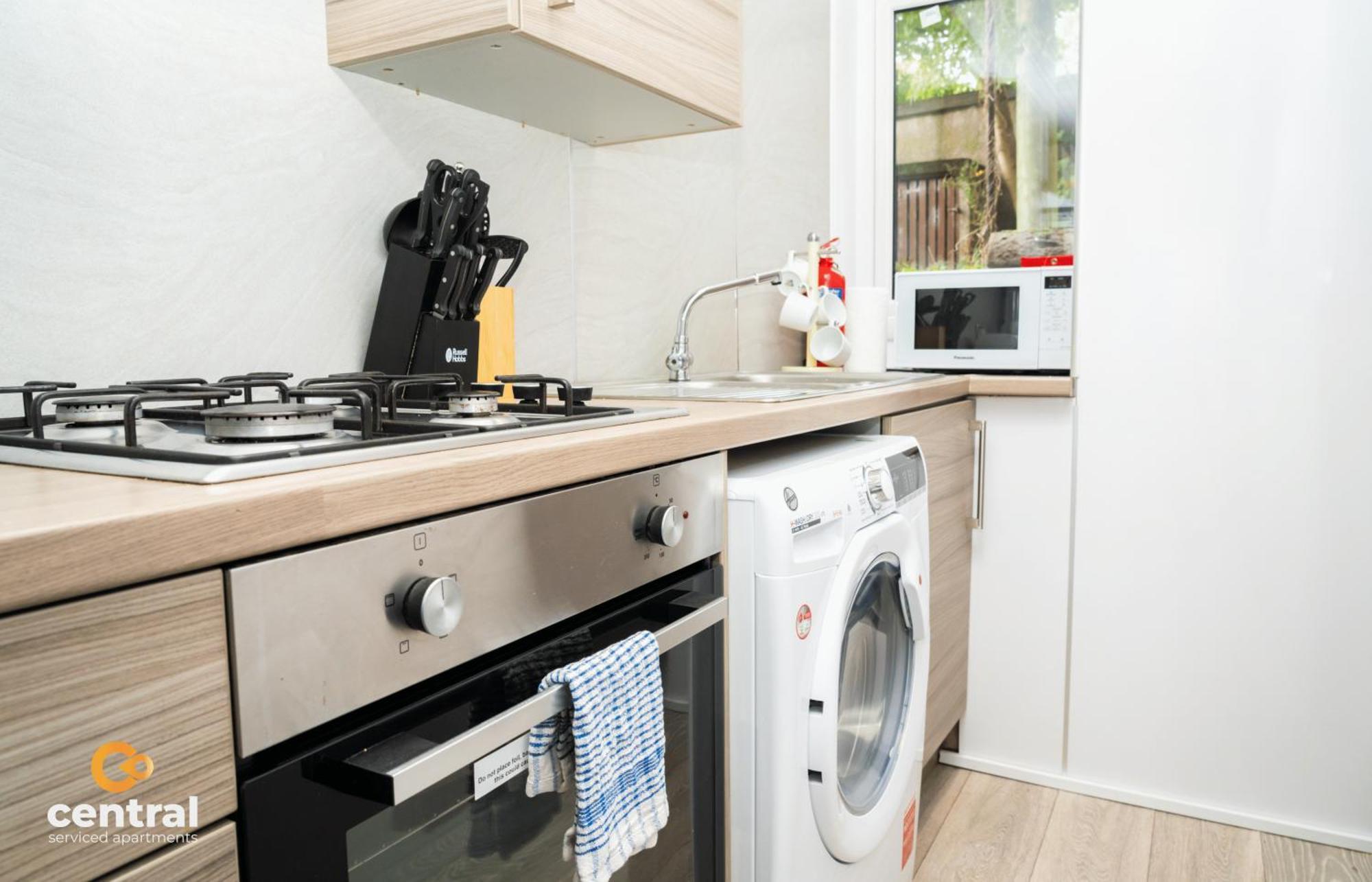 Central Serviced Apartments - 2 Bedroom - Ground Floor - Monthly & Weekly Bookings Welcome - Free Street Parking - 2 Double Beds - Wifi - Smart Tvs In Rooms - Fully Equipped - Heating 24-7 - Contractor & Short Stay Favourite Dundee Eksteriør bilde