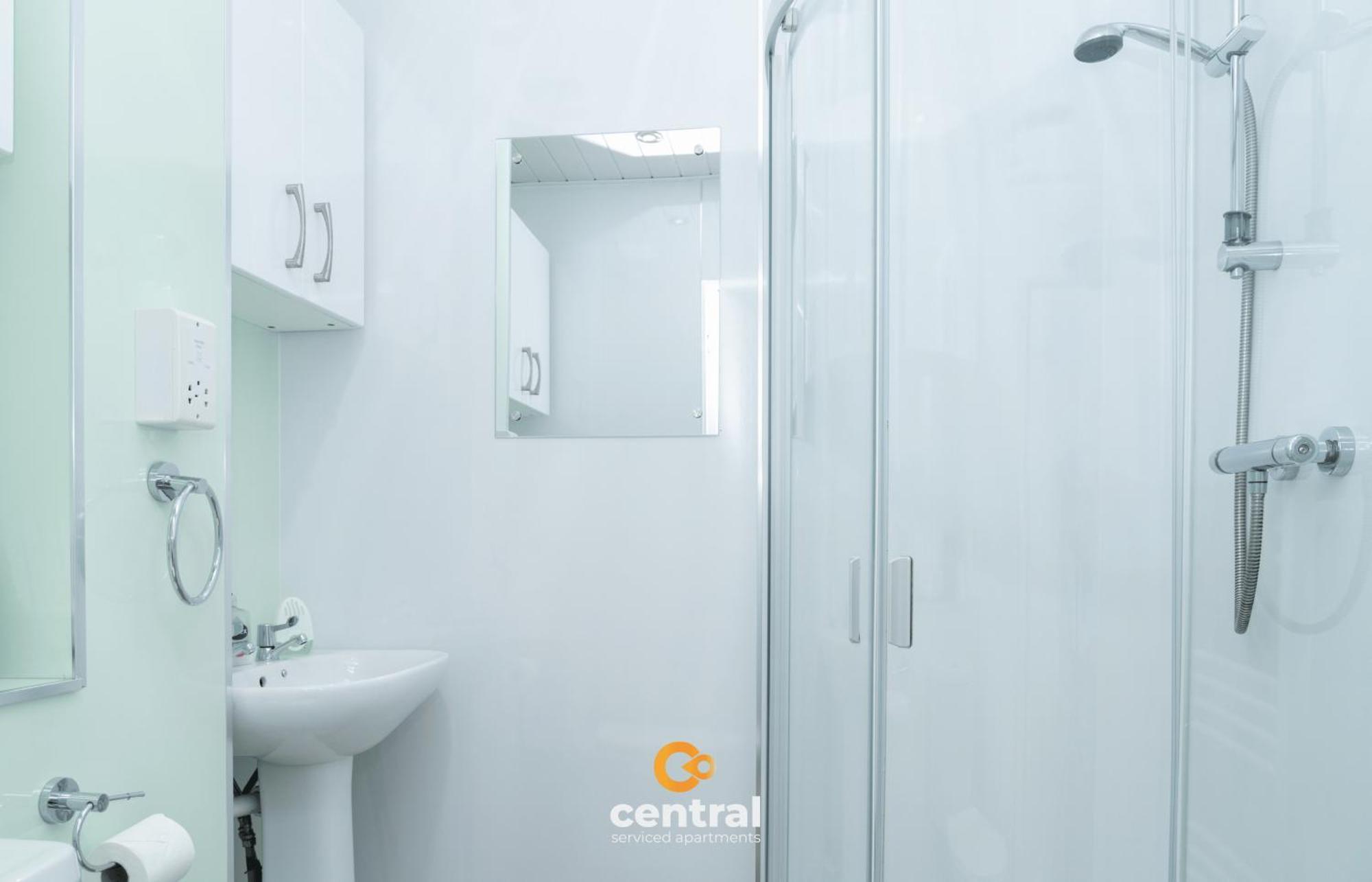 Central Serviced Apartments - 2 Bedroom - Ground Floor - Monthly & Weekly Bookings Welcome - Free Street Parking - 2 Double Beds - Wifi - Smart Tvs In Rooms - Fully Equipped - Heating 24-7 - Contractor & Short Stay Favourite Dundee Eksteriør bilde