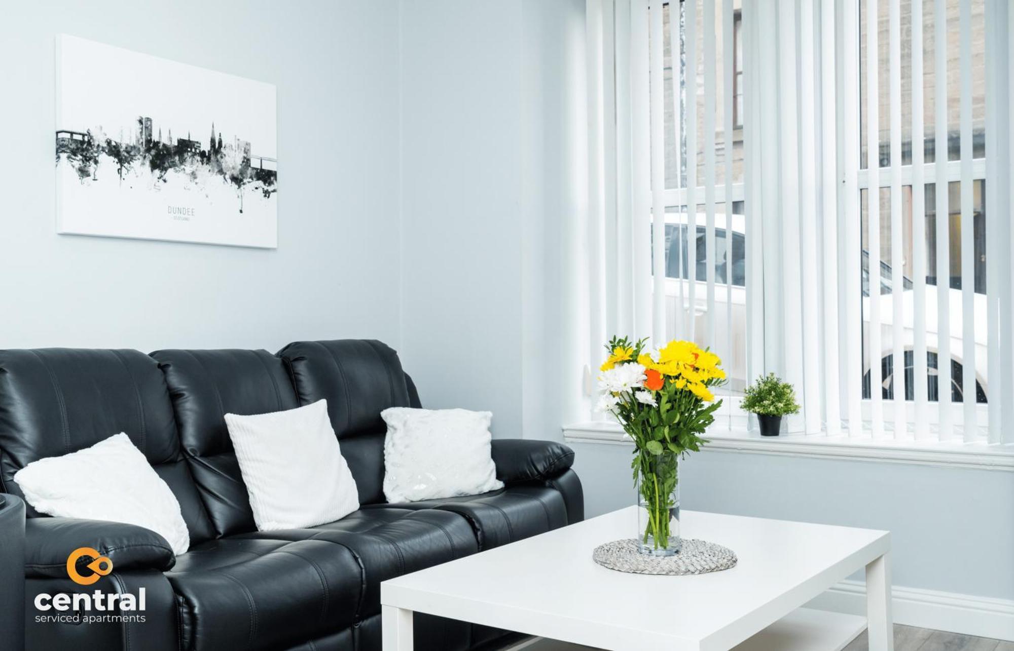 Central Serviced Apartments - 2 Bedroom - Ground Floor - Monthly & Weekly Bookings Welcome - Free Street Parking - 2 Double Beds - Wifi - Smart Tvs In Rooms - Fully Equipped - Heating 24-7 - Contractor & Short Stay Favourite Dundee Eksteriør bilde