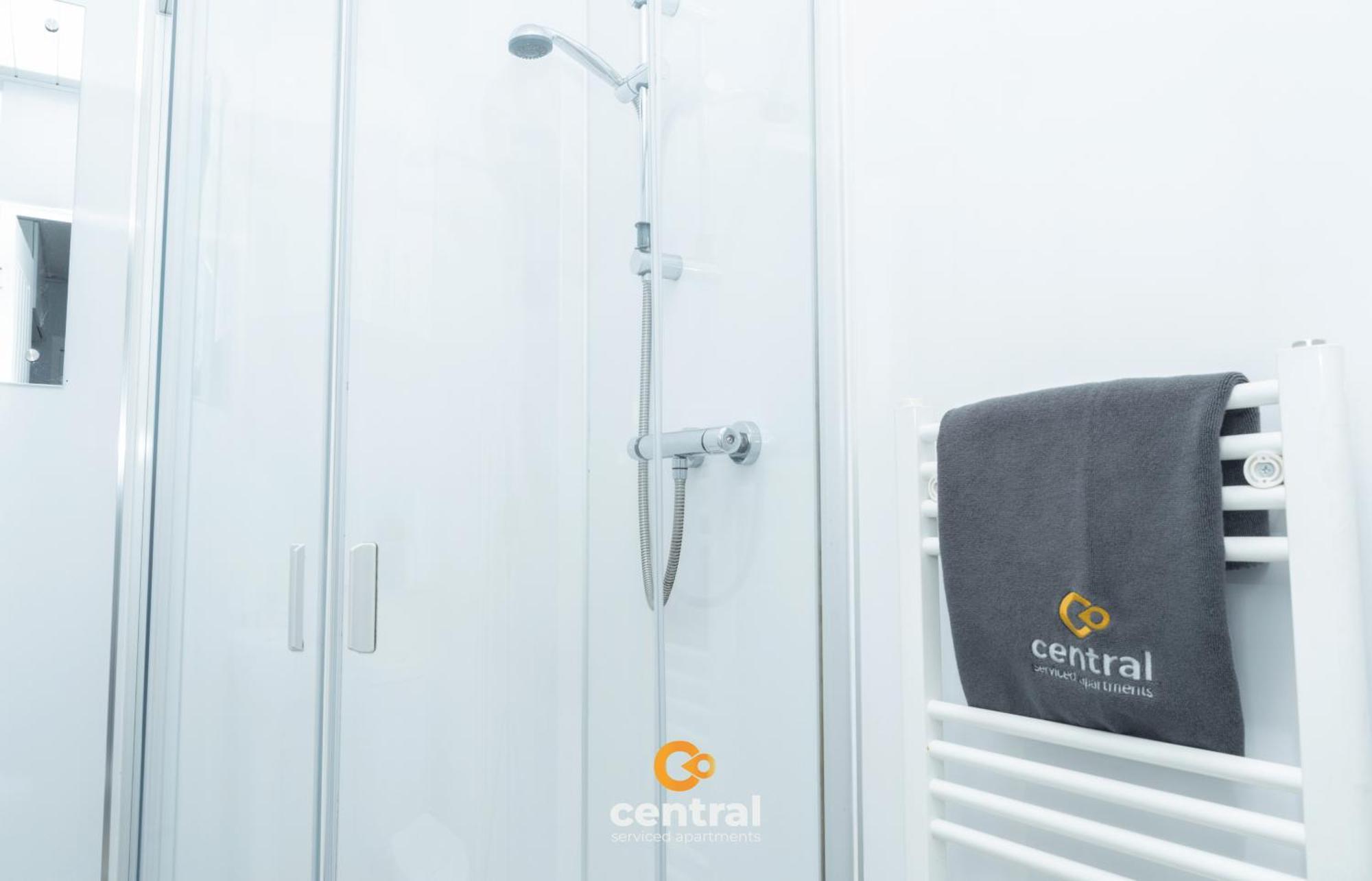 Central Serviced Apartments - 2 Bedroom - Ground Floor - Monthly & Weekly Bookings Welcome - Free Street Parking - 2 Double Beds - Wifi - Smart Tvs In Rooms - Fully Equipped - Heating 24-7 - Contractor & Short Stay Favourite Dundee Eksteriør bilde