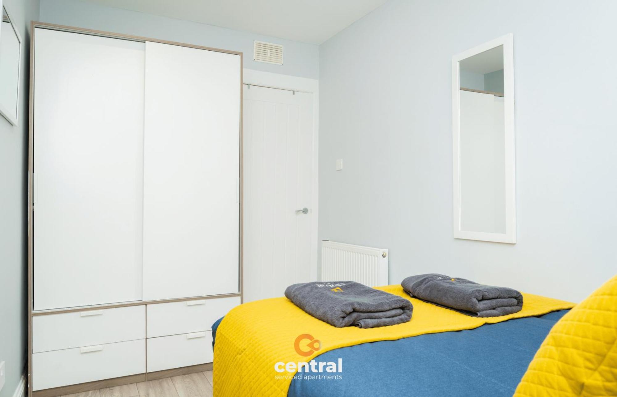 Central Serviced Apartments - 2 Bedroom - Ground Floor - Monthly & Weekly Bookings Welcome - Free Street Parking - 2 Double Beds - Wifi - Smart Tvs In Rooms - Fully Equipped - Heating 24-7 - Contractor & Short Stay Favourite Dundee Eksteriør bilde