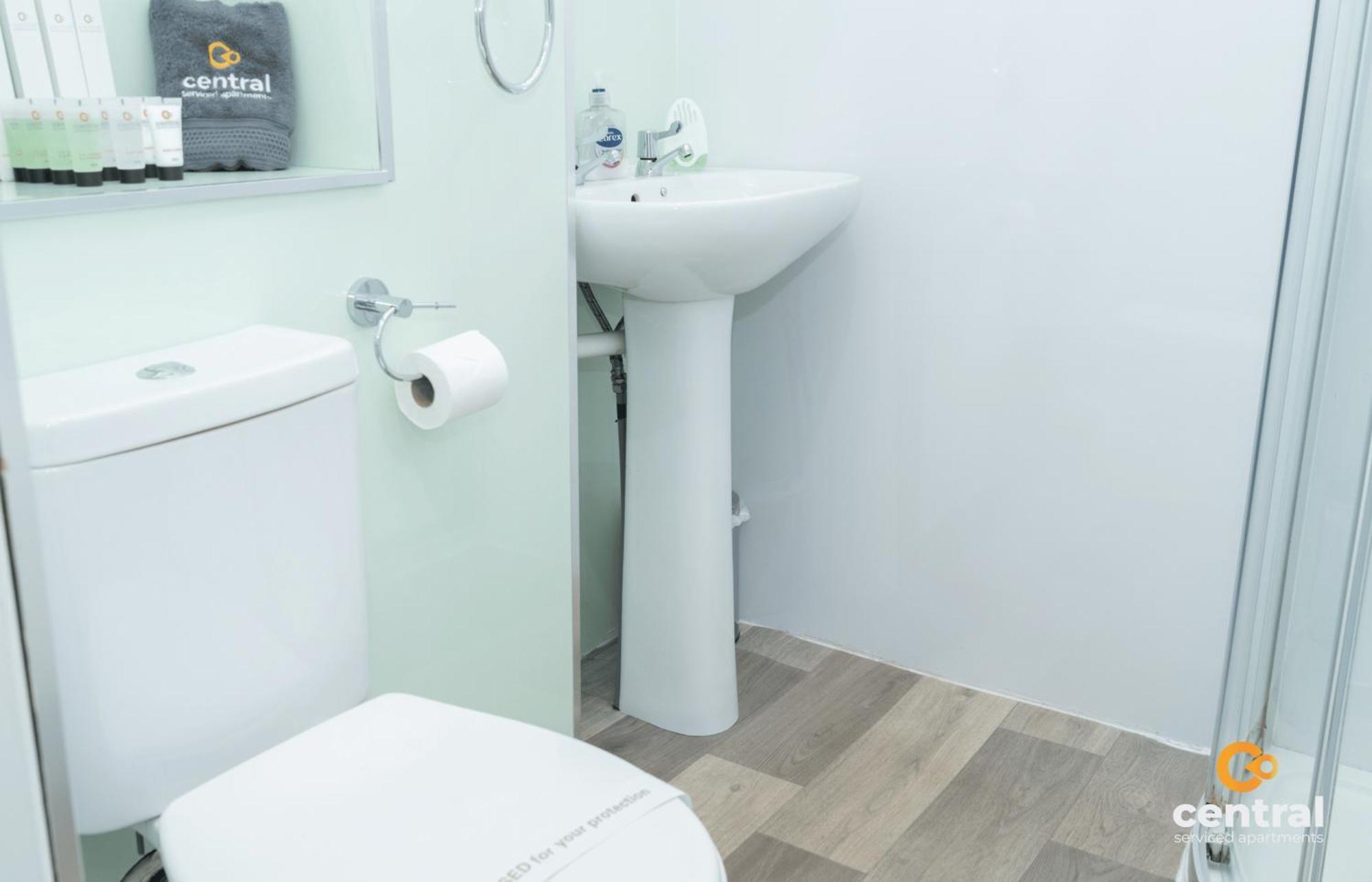 Central Serviced Apartments - 2 Bedroom - Ground Floor - Monthly & Weekly Bookings Welcome - Free Street Parking - 2 Double Beds - Wifi - Smart Tvs In Rooms - Fully Equipped - Heating 24-7 - Contractor & Short Stay Favourite Dundee Eksteriør bilde