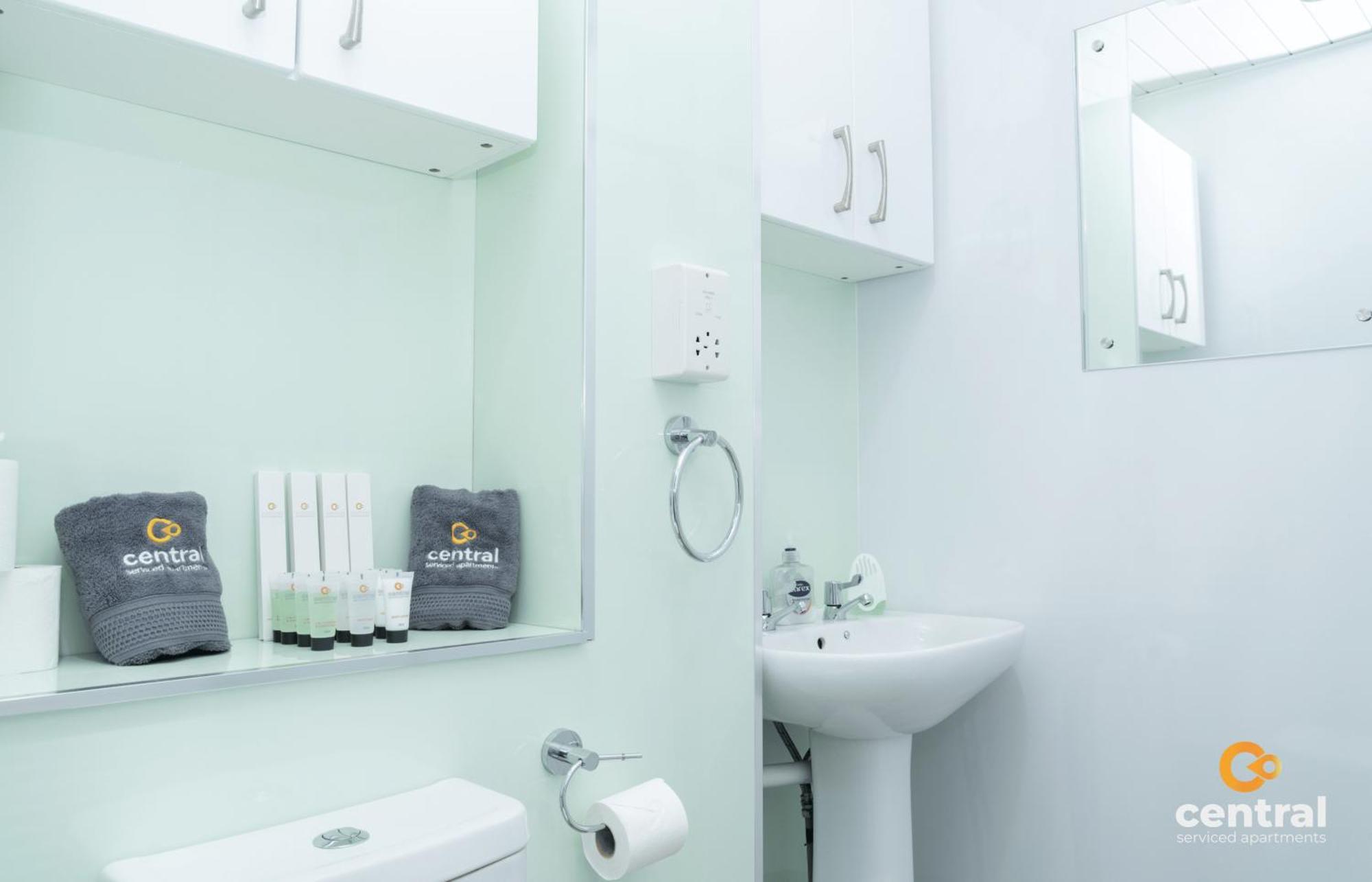 Central Serviced Apartments - 2 Bedroom - Ground Floor - Monthly & Weekly Bookings Welcome - Free Street Parking - 2 Double Beds - Wifi - Smart Tvs In Rooms - Fully Equipped - Heating 24-7 - Contractor & Short Stay Favourite Dundee Eksteriør bilde